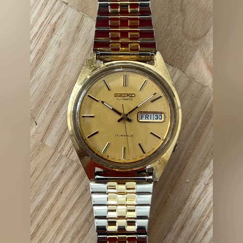 Seiko Automatic 17 Jewels Vintage Men’s Watch Two-Tone Bracelet Gold Dial